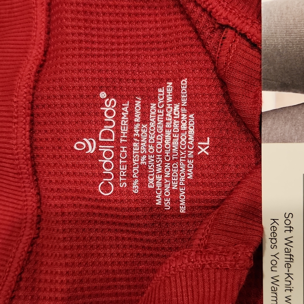 Cuddl Duds Deep Red Stretch Thermal Long-Sleeve Split V-Neck Henley - Picture 7 of 7
